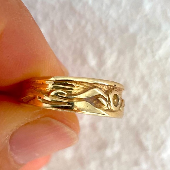 Size 7 gold and yellow Safire ring - Picture 3 of 6